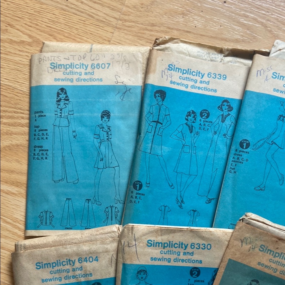 Simplicity Vintage Sewing Patterns - Blue Covers - Picture 5 of 6